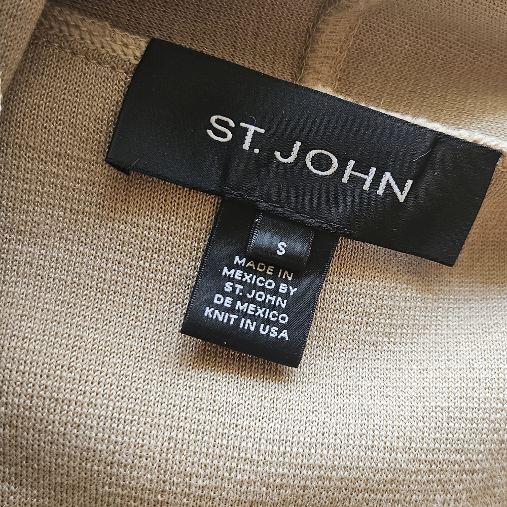 St. John Beige Robe - Picture 7 of 9
